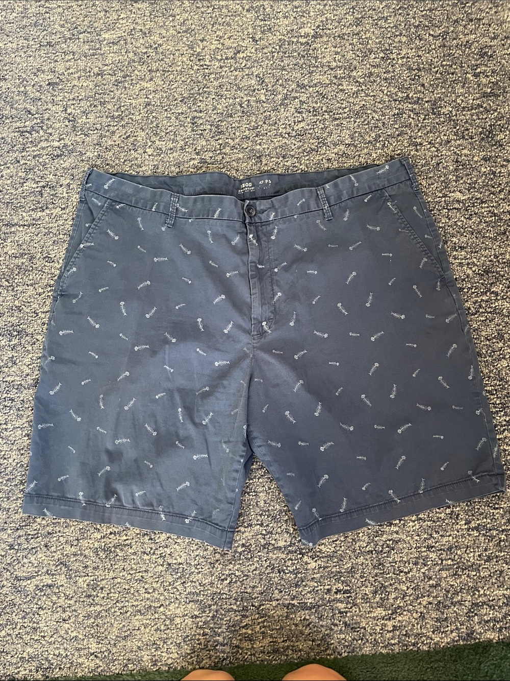 Izod Navy Blue Fishbones 42 Waist 9.5” Inseam Printed Flat-Front Men's Shorts